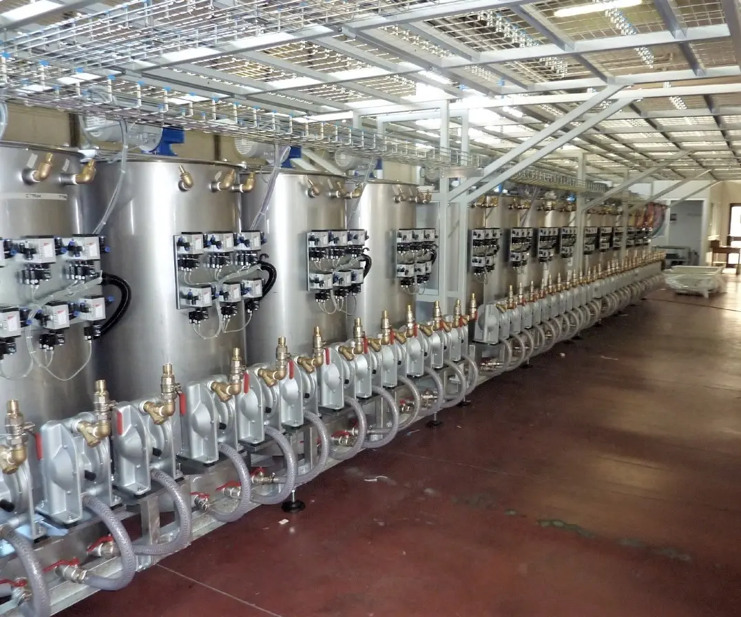 Druckluftbetriebene Membranpumpen in einer Lackproduktionsanlage