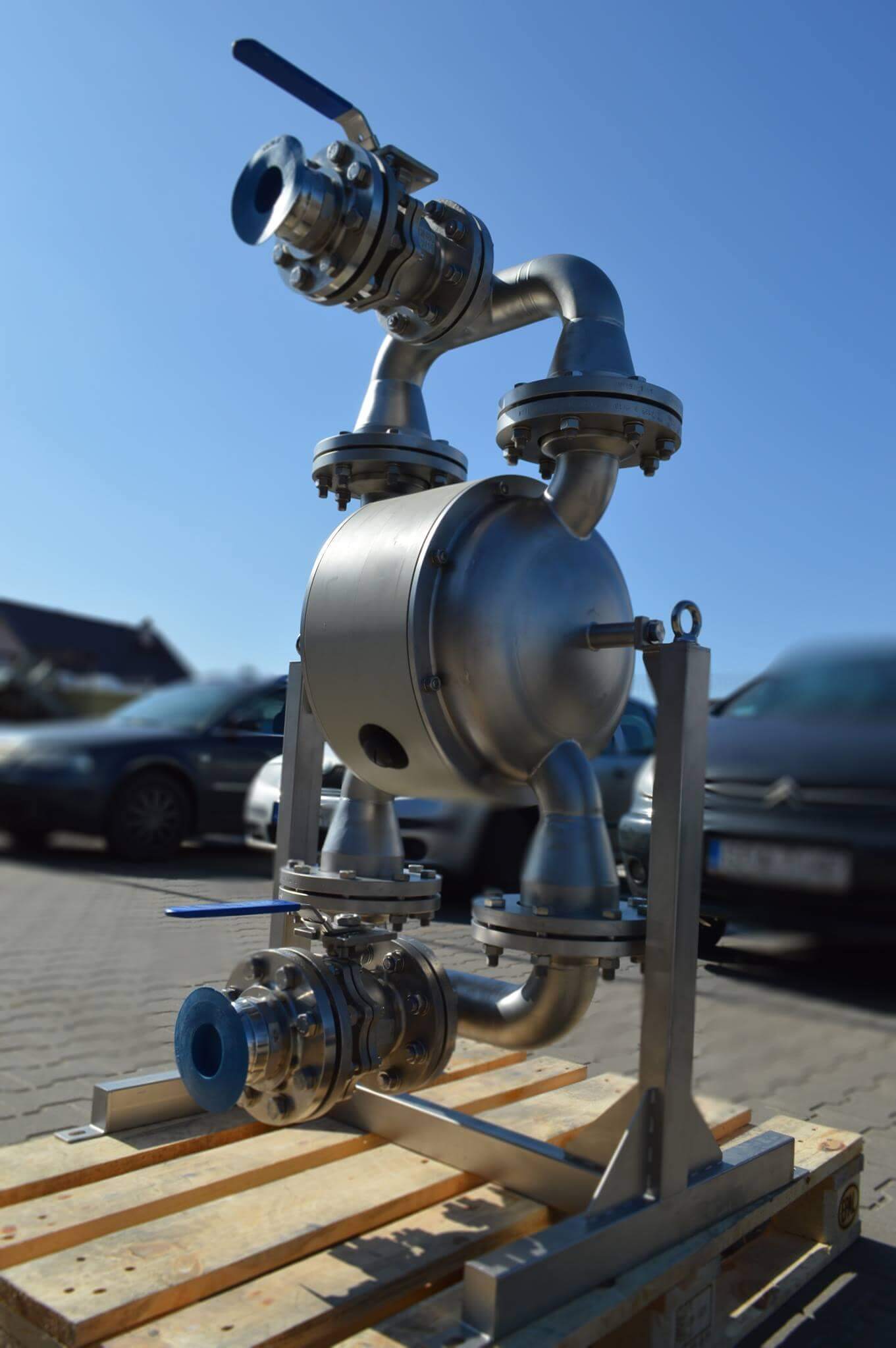 Diaphragm pump for unloading IBC
