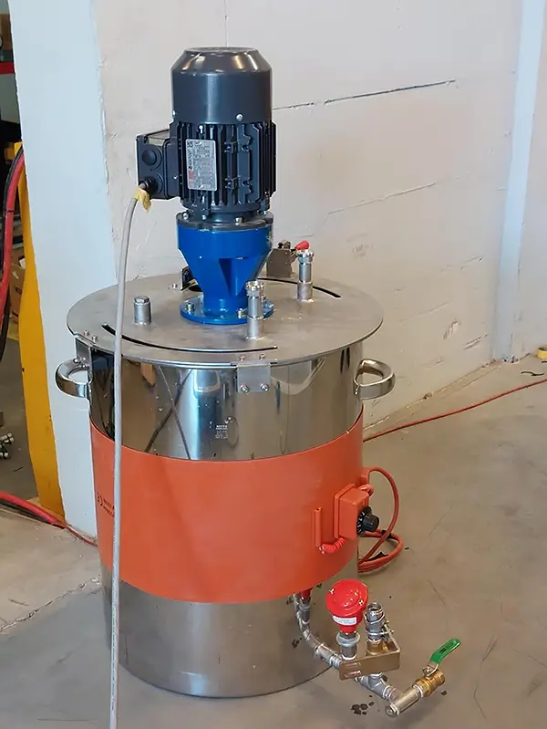 Tapflo drum mixer mounted on the client's tank.