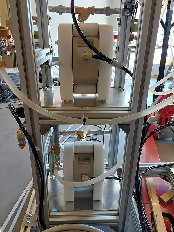 Tapflo-membranpumpar installerade i en Yutaka-sprutrobot.