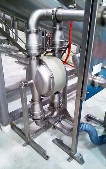 Sanitary pump for mushrooms transfer